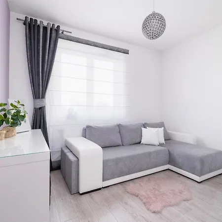 公寓 Family 3 Bedroom Listopada With Parking & Balcony By Renters Prestige