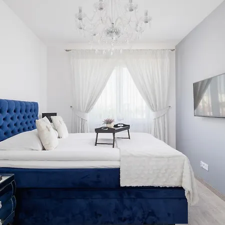 Family 3 Bedroom Listopada With Parking & Balcony By Renters Prestige 克拉科夫