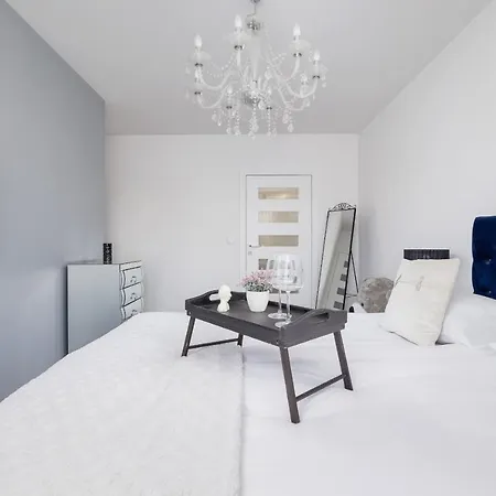 公寓 Family 3 Bedroom Listopada With Parking & Balcony By Renters Prestige 克拉科夫