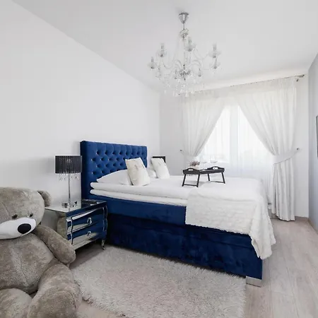 Family 3 Bedroom Listopada With Parking & Balcony By Renters Prestige *
