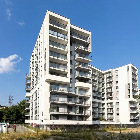 Family 3 Bedroom Listopada With Parking & Balcony By Renters Prestige Apartman *
