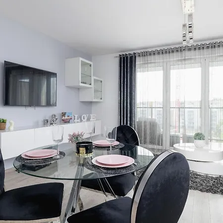 Apartman Family 3 Bedroom Listopada With Parking & Balcony By Renters Prestige *