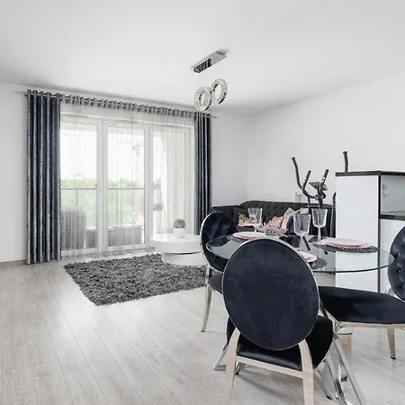 Family 3 Bedroom Listopada With Parking & Balcony By Renters Prestige كراكوفيا