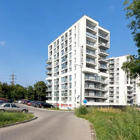 Apartment Family 3 Bedroom Listopada With Parking & Balcony By Renters Prestige *