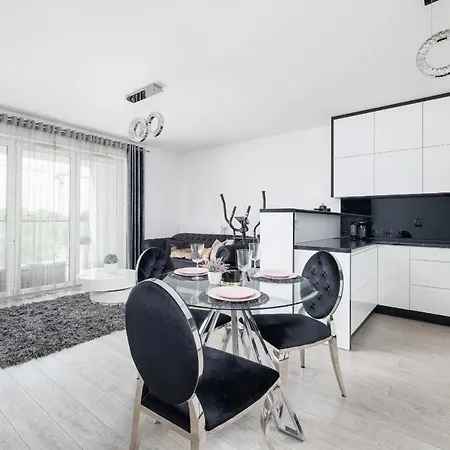 Apartment Family 3 Bedroom Listopada With Parking & Balcony By Renters Prestige *