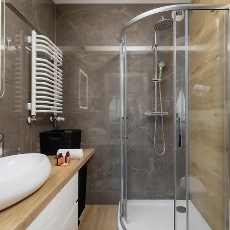 Apartment Family 3 Bedroom Listopada With Parking & Balcony By Renters Prestige *